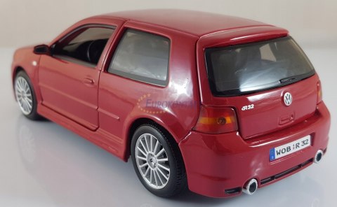 Volkswagen VW Golf R32 red 1:24 Maisto 31290 Volkswagen VW Golf R32 red 1:24 Maisto 31290