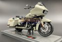 HARLEY DAVIDSON 2018 CVO Road Glide 1:18 Maisto