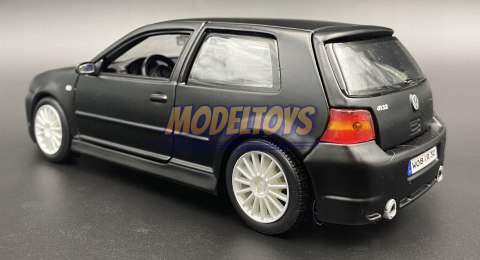 Volkswagen VW Golf R32 matowy 1:24 Maisto 31290 Volkswagen VW Golf R32 matowy 1:24 Maisto 31290