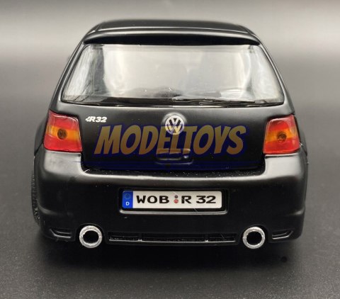 Volkswagen VW Golf R32 matowy 1:24 Maisto 31290 Volkswagen VW Golf R32 matowy 1:24 Maisto 31290