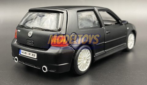 Volkswagen VW Golf R32 matowy 1:24 Maisto 31290 Volkswagen VW Golf R32 matowy 1:24 Maisto 31290