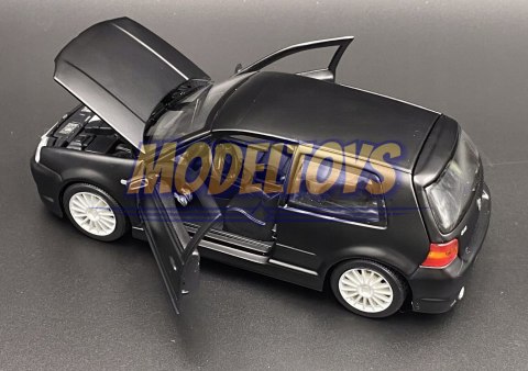 Volkswagen VW Golf R32 matowy 1:24 Maisto 31290 Volkswagen VW Golf R32 matowy 1:24 Maisto 31290