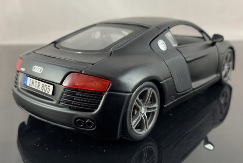 AUDI R8 V10 plus black mat 1:24 model Maisto 31281 AUDI R8 V10 plus black mat 1:24 model Maisto 31281