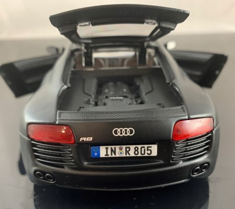 AUDI R8 V10 plus black mat 1:24 model Maisto 31281 AUDI R8 V10 plus black mat 1:24 model Maisto 31281