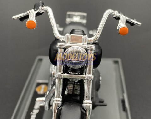 HARLEY DAVIDSON Dyna Street Bob 2006 1:18 Maisto HARLEY DAVIDSON Dyna Street Bob 2006 1:18 Maisto
