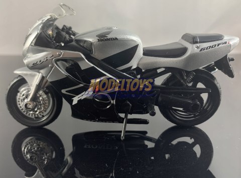 HONDA CBR 600 F4i model na podstawce 1:18 Maisto HONDA CBR 600 F4i model na podstawce 1:18 Maisto