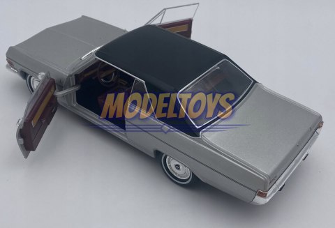 Opel Diplomat A V8 Coupe model METAL WhiteBox 1:24 Opel Diplomat A V8 Coupe model METAL WhiteBox 1:24