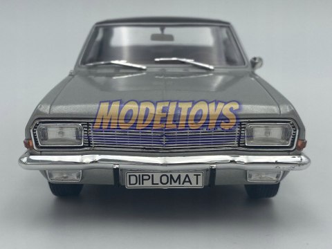 Opel Diplomat A V8 Coupe model METAL WhiteBox 1:24 Opel Diplomat A V8 Coupe model METAL WhiteBox 1:24