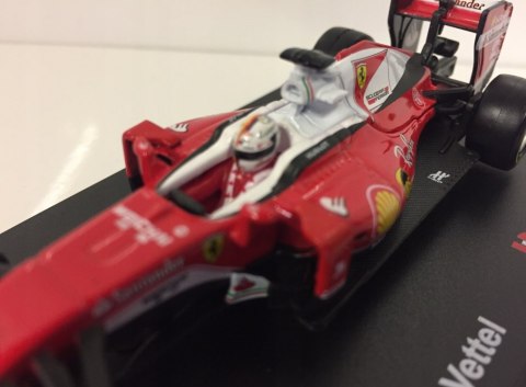 F1 bolid Ferrari SF16-H S. Vettel #5 Bburago 1:32 F1 bolid Ferrari SF16-H S. Vettel #5 Bburago 1:32