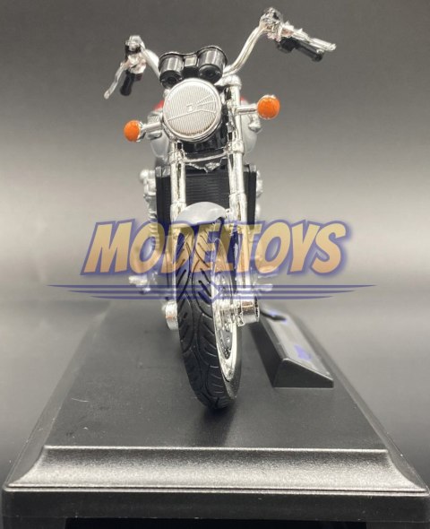 TRIUMPH Thunderbird 2002 model 1:18 Welly TRIUMPH Thunderbird 2002 model 1:18 Welly