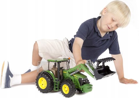 Traktor John Deere 7930 z ładowaczem Bruder 03051 Traktor John Deere 7930 z ładowaczem Bruder 03051