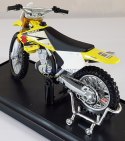 Suzuki RM-Z 250 z podstawką 1:18 Maisto