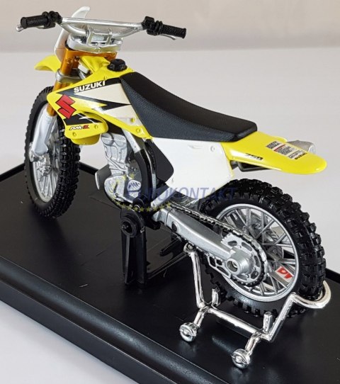 Suzuki RM-Z 250 z podstawką 1:18 Maisto Suzuki RM-Z 250 z podstawką 1:18 Maisto