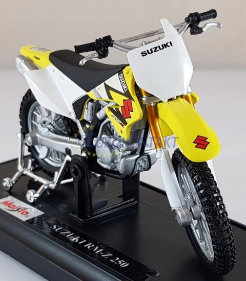 Suzuki RM-Z 250 z podstawką 1:18 Maisto Suzuki RM-Z 250 z podstawką 1:18 Maisto