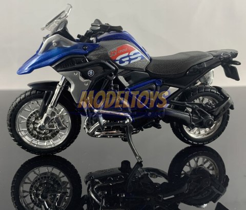 BMW R 1200 GS 2017 na podstawce model 1:18 Maisto BMW R 1200 GS 2017 na podstawce model 1:18 Maisto