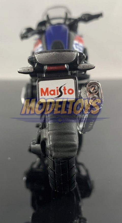 BMW R 1200 GS 2017 na podstawce model 1:18 Maisto BMW R 1200 GS 2017 na podstawce model 1:18 Maisto