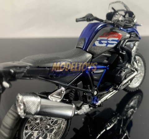 BMW R 1200 GS 2017 na podstawce model 1:18 Maisto BMW R 1200 GS 2017 na podstawce model 1:18 Maisto