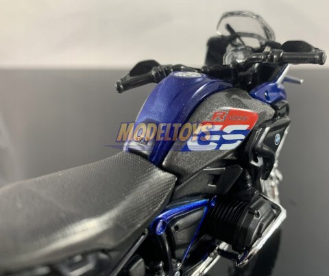 BMW R 1200 GS 2017 na podstawce model 1:18 Maisto BMW R 1200 GS 2017 na podstawce model 1:18 Maisto