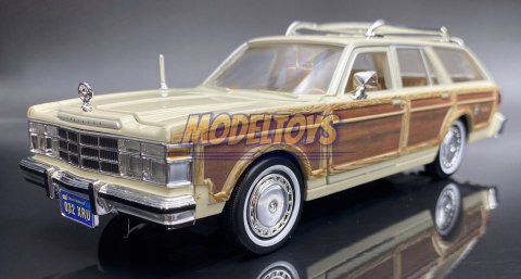 Chrysler LeBaron Town&Coun 1:24 Motormax 73331