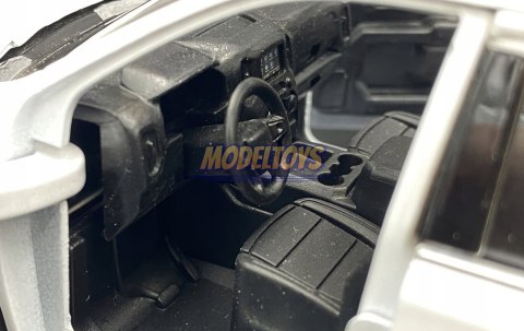 GMC Sierra Denali Crew Cab 1:27 Motormax 79362 GMC Sierra Denali Crew Cab 1:27 Motormax 79362