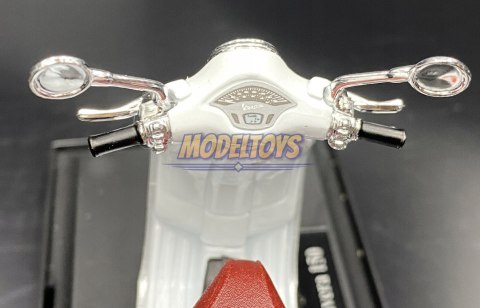Piaggio Vespa Primavera 150 '14 skuter 1:18 Maisto Piaggio Vespa Primavera 150 '14 skuter 1:18 Maisto