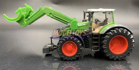 Traktor FENDT do drewna z napędem BBURAGO metal Traktor FENDT do drewna z napędem BBURAGO metal