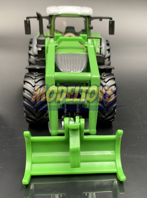 Traktor FENDT do drewna z napędem BBURAGO metal Traktor FENDT do drewna z napędem BBURAGO metal