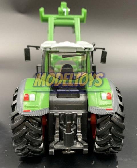 Traktor FENDT do drewna z napędem BBURAGO metal Traktor FENDT do drewna z napędem BBURAGO metal