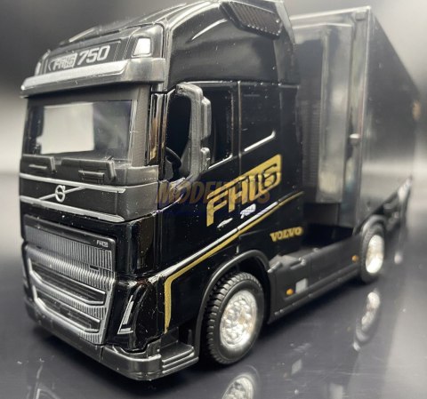 VOLVO FH16 750 ciągnik z naczepą Bburago 1:43 VOLVO FH16 750 ciągnik z naczepą Bburago 1:43