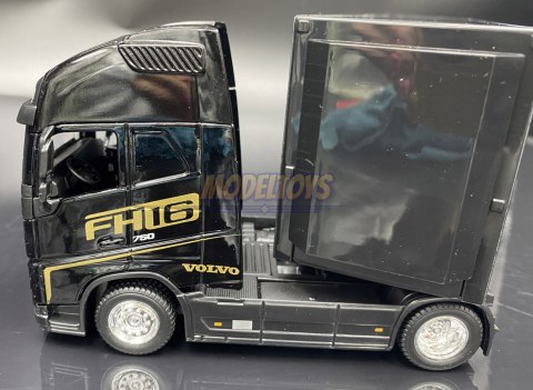 VOLVO FH16 750 ciągnik z naczepą Bburago 1:43 VOLVO FH16 750 ciągnik z naczepą Bburago 1:43