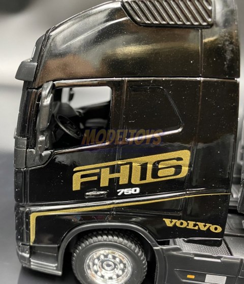 VOLVO FH16 750 ciągnik z naczepą Bburago 1:43 VOLVO FH16 750 ciągnik z naczepą Bburago 1:43
