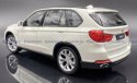 BMW X5 F15 white samochód model Welly 1:24