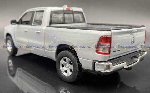 RAM 1500 Hemi 2019 Bighorn pickup model Welly 1:27 RAM 1500 Hemi 2019 Bighorn pickup model Welly 1:27