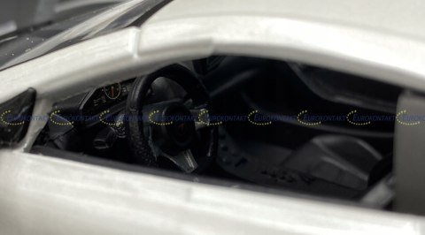MCLAREN MP4-12C white 1:24 model Bburago 21074 MCLAREN MP4-12C white 1:24 model Bburago 21074