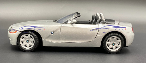 BMW Z4 Roadster model 1:24 Motormax 73269 BMW Z4 Roadster model 1:24 Motormax 73269