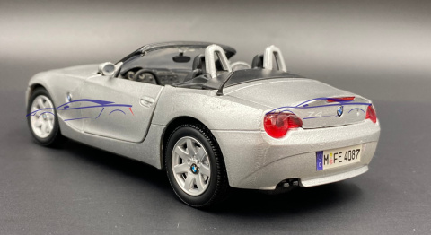 BMW Z4 Roadster model 1:24 Motormax 73269 BMW Z4 Roadster model 1:24 Motormax 73269
