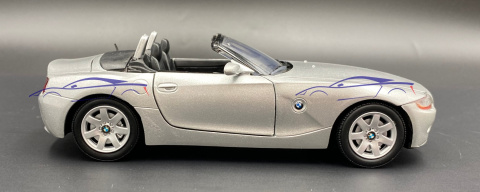 BMW Z4 Roadster model 1:24 Motormax 73269 BMW Z4 Roadster model 1:24 Motormax 73269