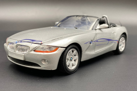 BMW Z4 Roadster model 1:24 Motormax 73269 BMW Z4 Roadster model 1:24 Motormax 73269