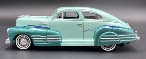 Chevy Aerosedan Fleetline '48 1:24 Motormax 79027 Chevy Aerosedan Fleetline '48 1:24 Motormax 79027