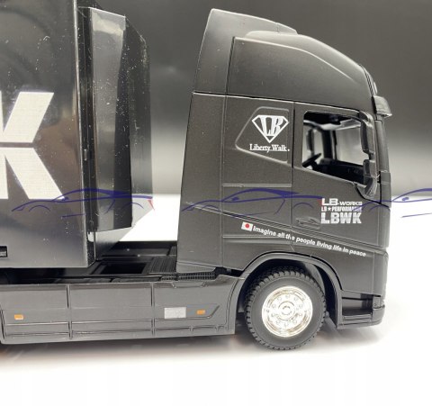 VOLVO FH16 750 LBWK ciągnik z naczepą Bburago 1:43 VOLVO FH16 750 LBWK ciągnik z naczepą Bburago 1:43