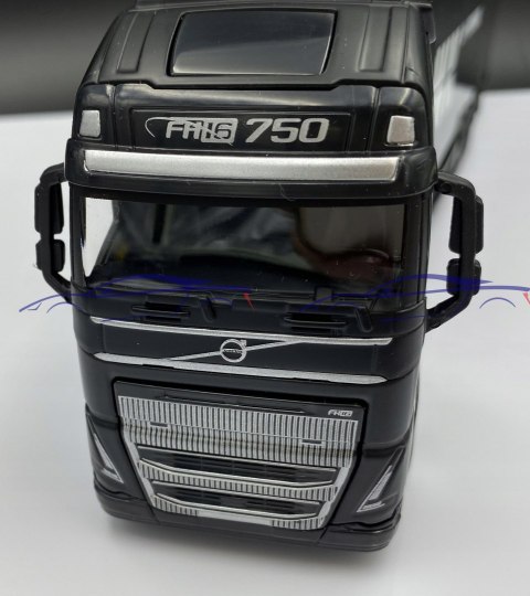 VOLVO FH16 750 LBWK ciągnik z naczepą Bburago 1:43 VOLVO FH16 750 LBWK ciągnik z naczepą Bburago 1:43