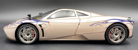PAGANI Huayra 1:18 model Motormax 79160 PAGANI Huayra 1:18 model Motormax 79160