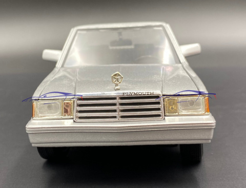 Plymouth Reliant 1983 1:24 model Motormax 73336 Plymouth Reliant 1983 1:24 model Motormax 73336
