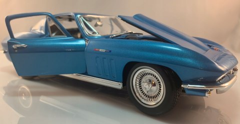 Chevrolet CORVETTE 1965 1:18 Maisto 31640 Chevrolet CORVETTE 1965 1:18 Maisto 31640