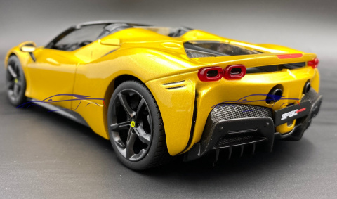 FERRARI SF90 Spider duży mod. 1:18 Bburago 16016 FERRARI SF90 Spider duży mod. 1:18 Bburago 16016