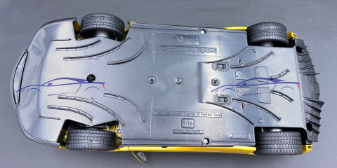 FERRARI SF90 Spider duży mod. 1:18 Bburago 16016 FERRARI SF90 Spider duży mod. 1:18 Bburago 16016