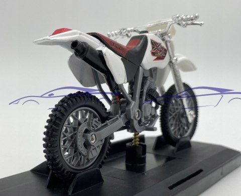 HONDA XR 400R na podstawce 1:18 Motormax HONDA XR 400R na podstawce 1:18 Motormax