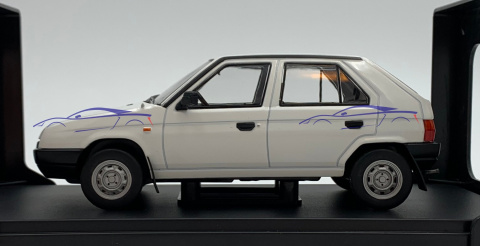 Skoda Favorit 135L 1989 model METAL WhiteBox 1:24 Skoda Favorit 135L 1989 model METAL WhiteBox 1:24