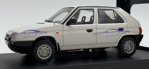 Skoda Favorit 135L 1989 model METAL WhiteBox 1:24 Skoda Favorit 135L 1989 model METAL WhiteBox 1:24