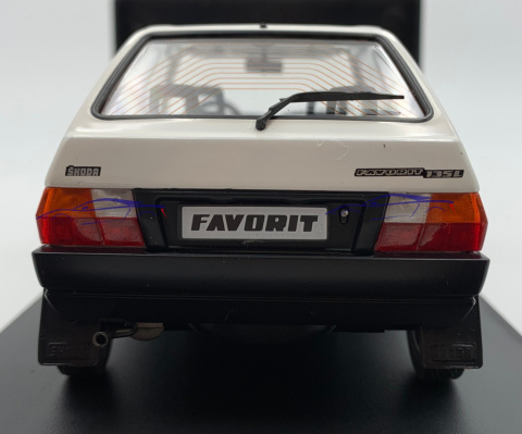 Skoda Favorit 135L 1989 model METAL WhiteBox 1:24 Skoda Favorit 135L 1989 model METAL WhiteBox 1:24